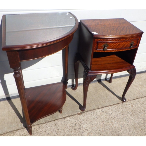 604 - A mahogany bedside table together with a corner table (2)