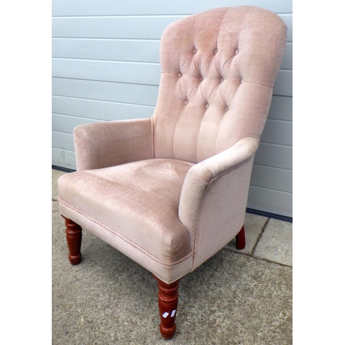 609 - A beige button back upholstered chair