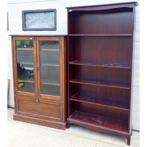 622 - An oak low bookcase with lower cupboard, 91cm wide together with a Stag open bookcase (2)