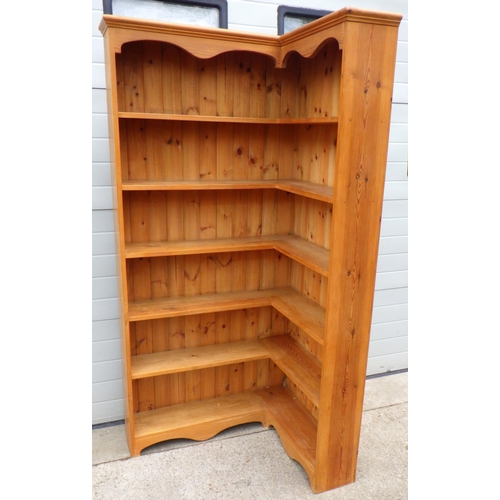 650 - A modern corner pine open bookcase, 208cm tall