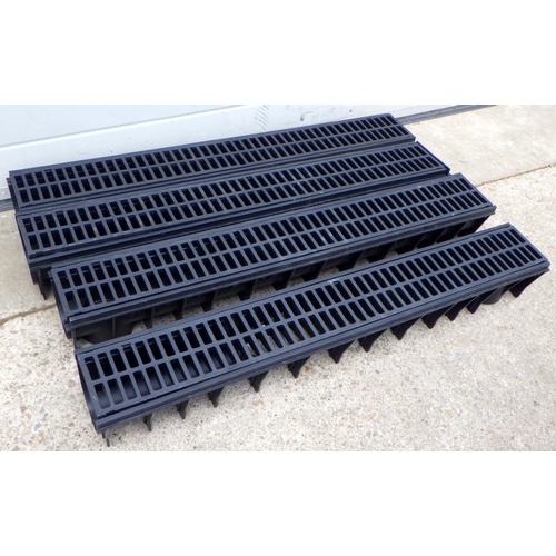 653 - Four 100cm sections of plastic gulley