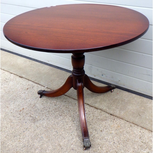 655 - A reproduction mahogany tripod table, 91cm across