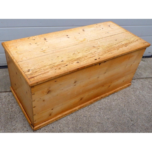 841 - A 19th cen stripped pine blanket box, 102cm wide