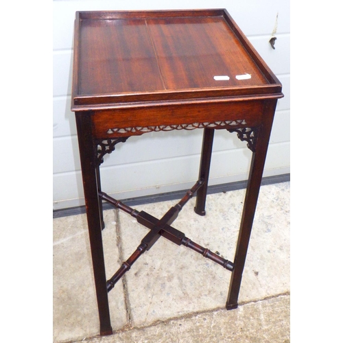 847 - A fretwork mahogany urn stand, 33cm wide