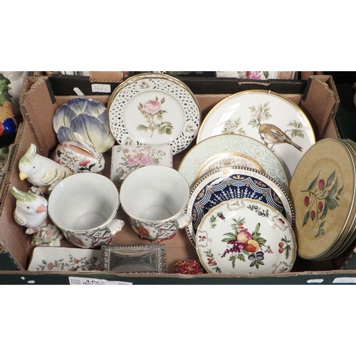 66 - A group of various ceramics to include Spode wall plates, vases, etc af (3)