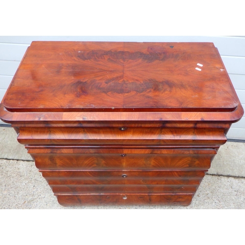 742 - A 19th cen Continental mahogany chest of drawers, 95cm wide