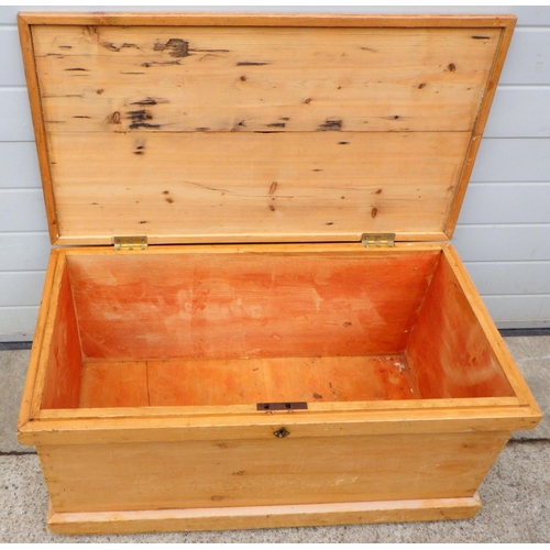 752 - A stripped pine blanket box, 96cm long