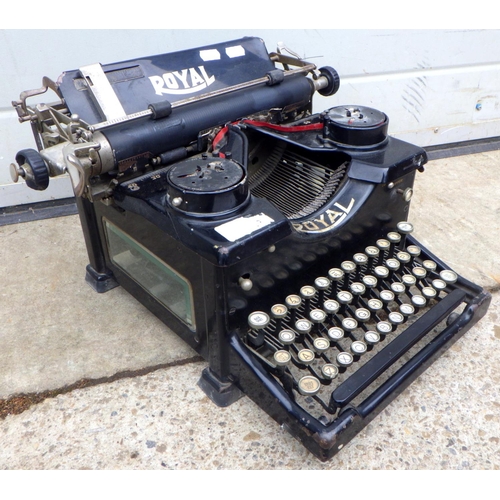 759 - A Royal typewriter