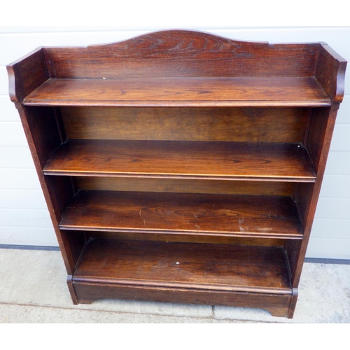 763 - A 1930's oak open low bookcase, 100cm wide