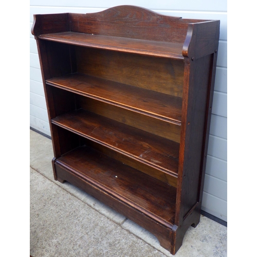 763 - A 1930's oak open low bookcase, 100cm wide