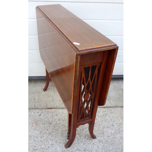 767 - An Edwardian mahogany & satinwood banded Sutherland table, 69cm across