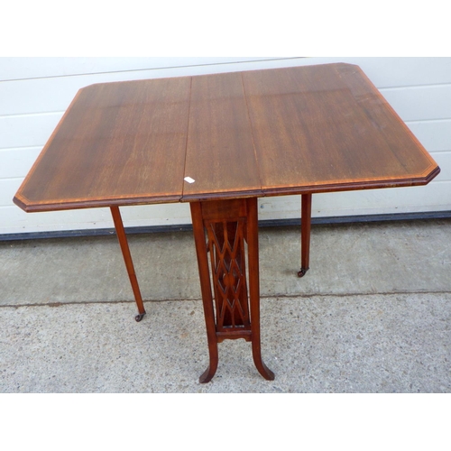 767 - An Edwardian mahogany & satinwood banded Sutherland table, 69cm across