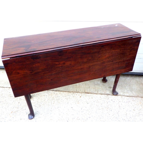 770 - A Geo III mahogany drop leaf table on pad feet, 108cm across