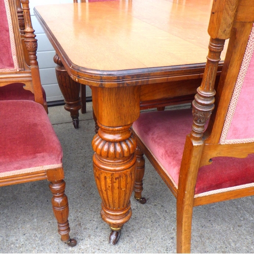 773 - A late Victorian oak wind out dining table 162cm long, with a later leaf, together with a set of eig... 