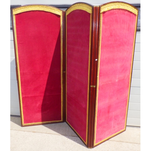 786 - A 19th cen red upholstered mahogany framed three panel screen, 171cm tall