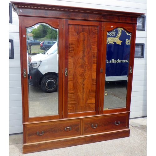 809 - An Edwardian mahogany triple wardrobe, 201cm wide