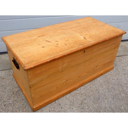 815 - A stripped pine blanket box, 94cm long