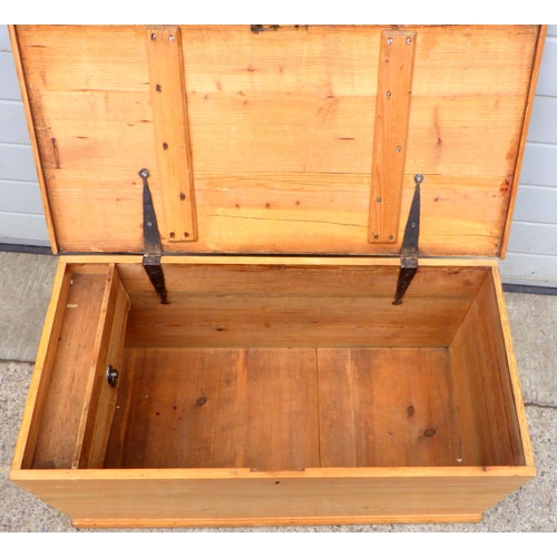 815 - A stripped pine blanket box, 94cm long