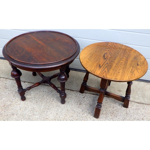 844 - Two small circular oak coffee table (2)