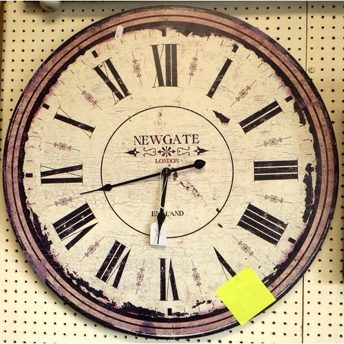 32 - A large modern wall clock 60cm diameter