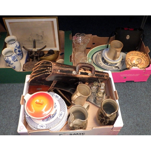 149 - A miscellaneous lot incl ceramics, glassware, a pair of binoculars, a leather attaché case etc (3)