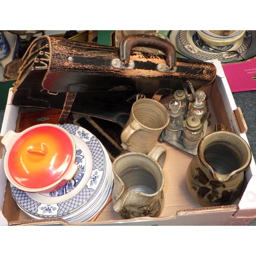 149 - A miscellaneous lot incl ceramics, glassware, a pair of binoculars, a leather attaché case etc (3)