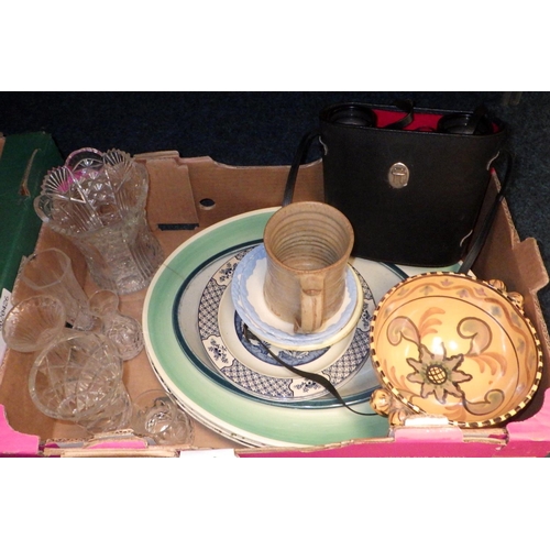 149 - A miscellaneous lot incl ceramics, glassware, a pair of binoculars, a leather attaché case etc (3)