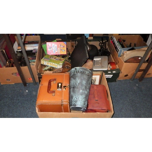 160 - A miscellaneous lot incl a mantel clock, model aircraft, books, records etc. (5)