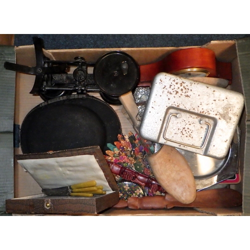 160 - A miscellaneous lot incl a mantel clock, model aircraft, books, records etc. (5)