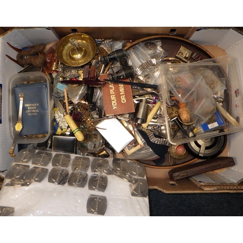 172 - A miscellaneous lot incl small collectibles, Free Masonry interest; metalwares; costume jewellery et... 