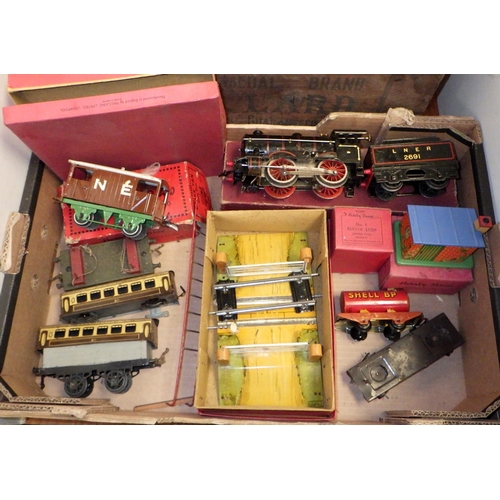 175 - Hornby O Gauge Model Railways interest including a tin plate locomotive and similar rolling stock an... 