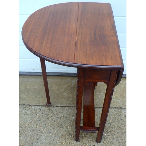 638 - A mahogany Sutherland table