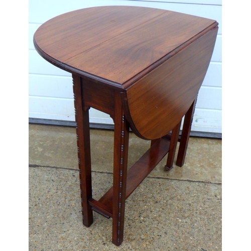 638 - A mahogany Sutherland table