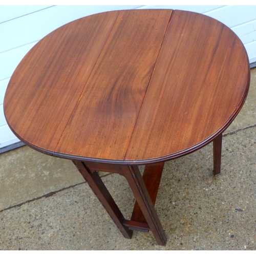 638 - A mahogany Sutherland table