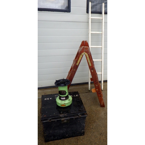 639 - A small set of vintage step ladders together with a ladder, metal box and a lamp (4)