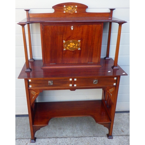 655 - An Arts & Crafts inlaid mahogany desk in the manner of Shapland & Petter
92cm wide, 43cm deep and 13... 