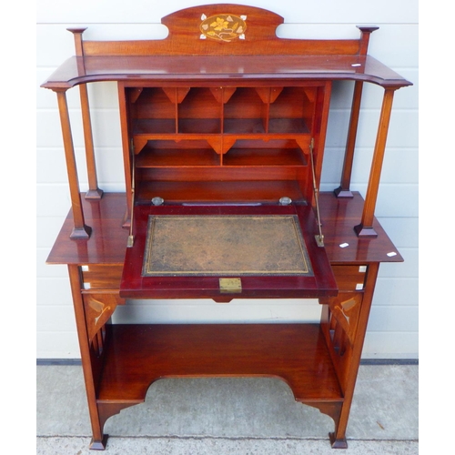 655 - An Arts & Crafts inlaid mahogany desk in the manner of Shapland & Petter
92cm wide, 43cm deep and 13... 