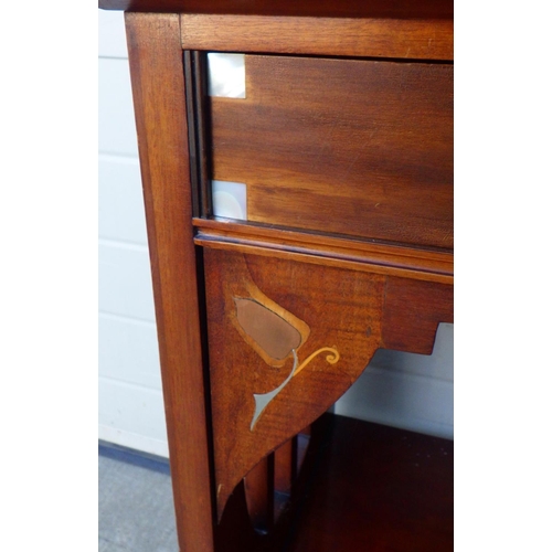 655 - An Arts & Crafts inlaid mahogany desk in the manner of Shapland & Petter
92cm wide, 43cm deep and 13... 