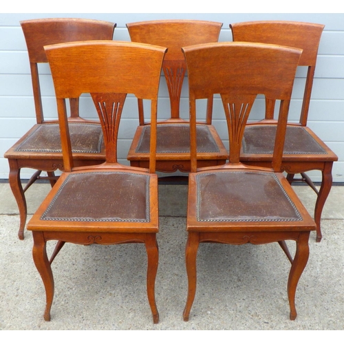 661 - Five oak Arts & Crafts dining chairs (5)