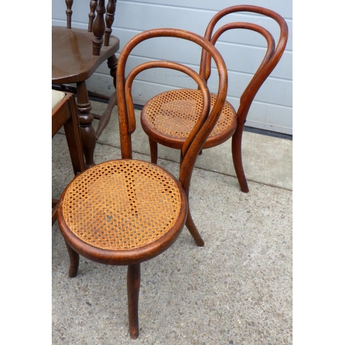 663 - A group of various chairs together with a pipe rack (7)