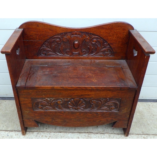 672 - An Art Nouveau carved oak hall seat 78cm wide