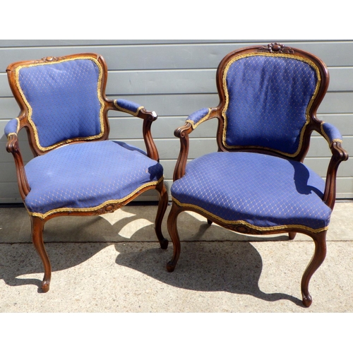 687 - A pair of early 20thC walnut armchairs AF (2)