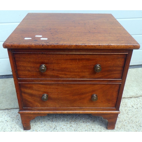 692 - A small 19thC mahoagany box commode 50cm wide, missing inners