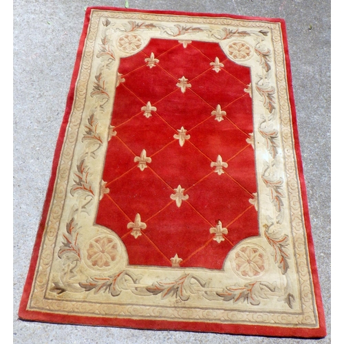 758 - An Oriental rug 120 x 183cm af