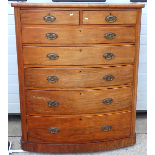 769 - A large Victorian mahogany bow front chest of drawer 122cm wide 148cm high