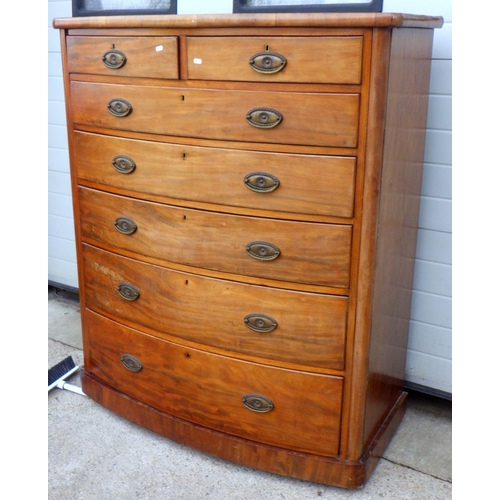 769 - A large Victorian mahogany bow front chest of drawer 122cm wide 148cm high