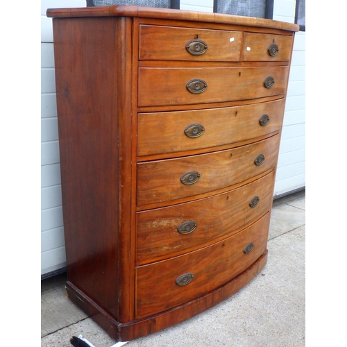 769 - A large Victorian mahogany bow front chest of drawer 122cm wide 148cm high