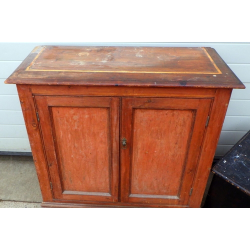 783 - A 19thC pine blanket box together with a pine cupboard 100 cm wide (2)