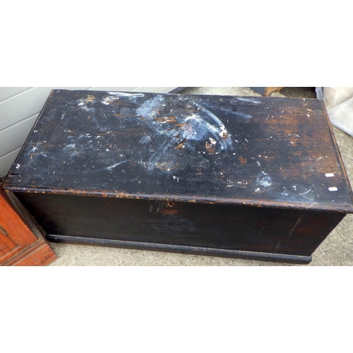 783 - A 19thC pine blanket box together with a pine cupboard 100 cm wide (2)