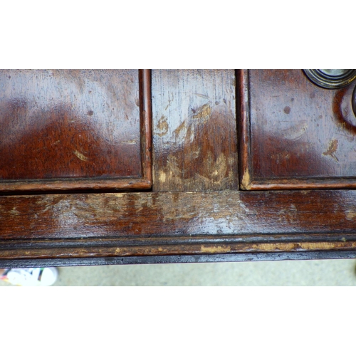 789 - A reproduction leather top desk (missing handle) 122cm wide